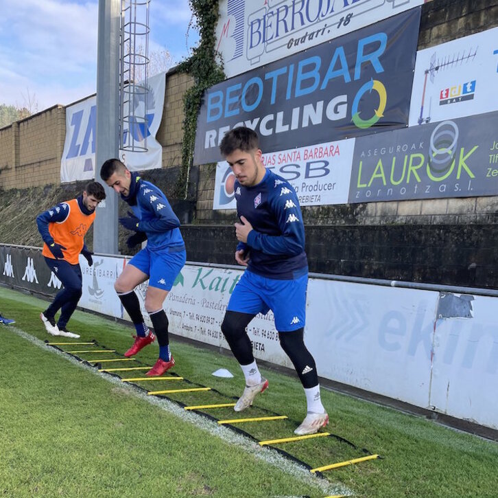 Larra ha superado las molestias que le llevaron a retirarse del Plantío y podrá jugar.