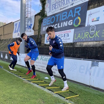 Larra ha superado las molestias que le llevaron a retirarse del Plantío y podrá jugar.