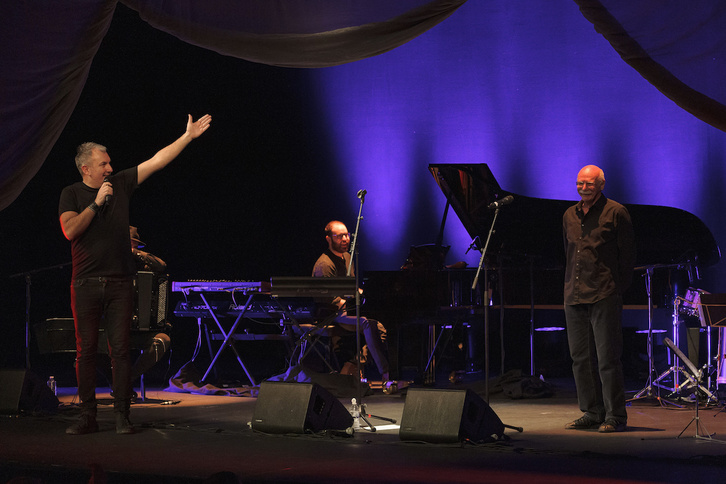 Jon Maia eta Antxon Latxa. Silvio Rodriguez edo Battiatoren pare jarri du zumaiarrak.