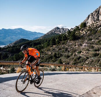 Asier Etxeberria, en uno de los entrenamientos en Alicante con el Euskaltel.
