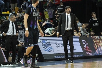 Si Mumbrú no puede dirigir a los hombres de negro, Javi Salgado tendrá que dar un paso adelante