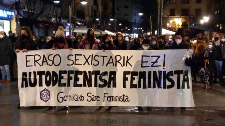 Concentración en Gernika para denunciar lo ocurrido.