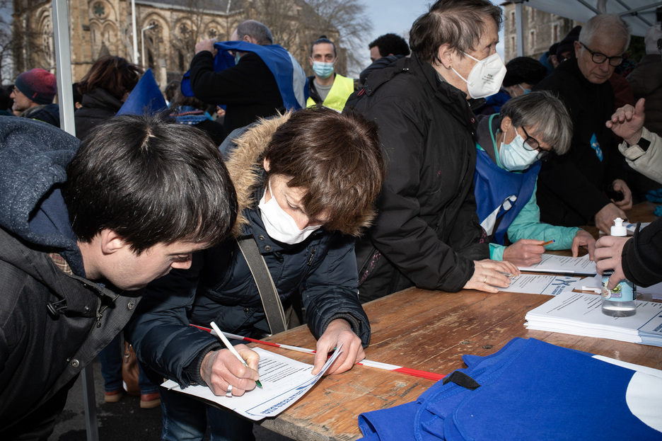 Desobedientzia zibileko ekintzak izanen dituen fase berrian parte hartzeko izena eman dute herritar zein eragileetako ordezkariek. Desobedientzia zibileko ekintzak izanen dituen fase berrian parte hartzeko izena eman dute herritar zein eragileetako ordezkariek.