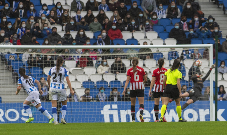 El remate de Eizagirre se cuela en la portería rojiblanca para sentenciar el partido.