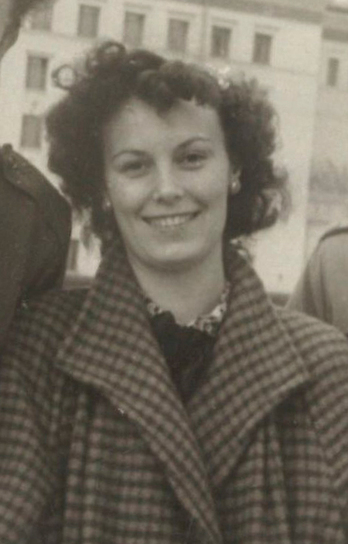 Carmen Castellote durante su estancia en la Unión Soviética. (Editorial Torremozas)