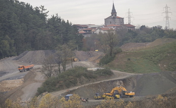 Las obras del tramo Zizurkil-Andoain afectaron al suministro de Aduna, un problema ya resuelto.
