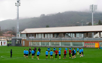 El conjunto rojiblanco ha entrenado en Lezama antes de partir hacia Arabia Saudí.