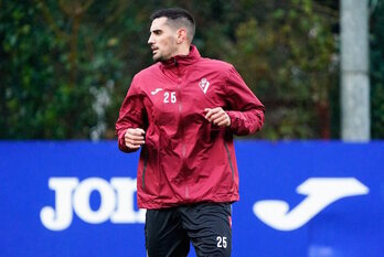 Chema ha entrenado ya con sus nuevos compañeros en Atxabalpe.