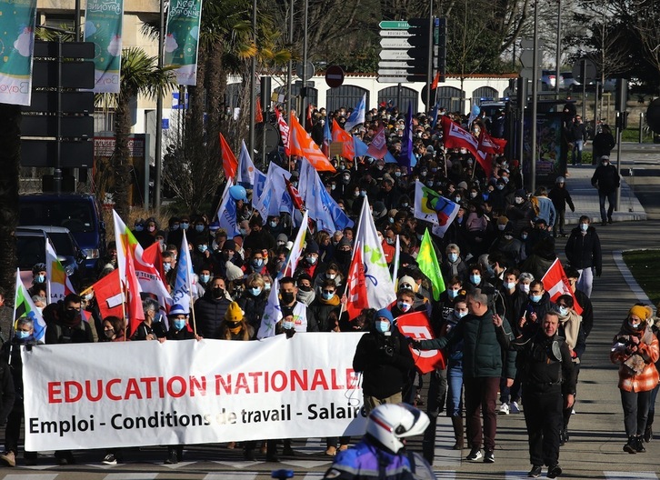 Una manifestación ha recorrido las calles de Baiona. 