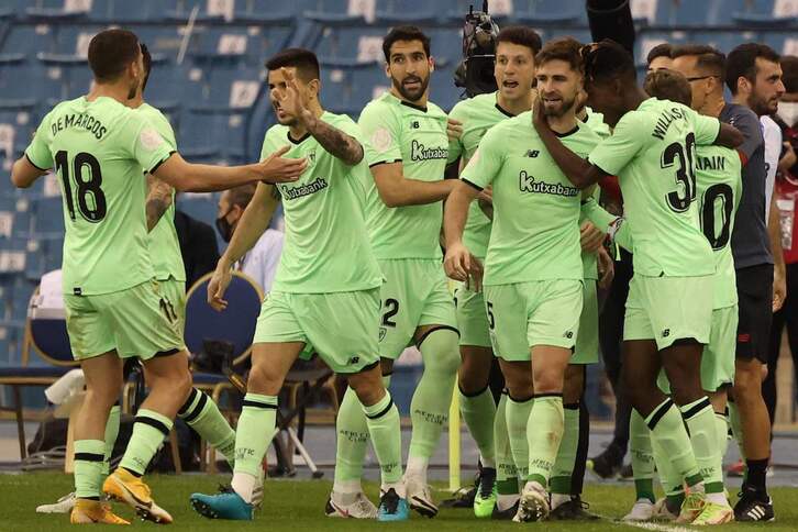 Los jugadores del Athletic celebran el primer gol del partido, obra de Yeray. 