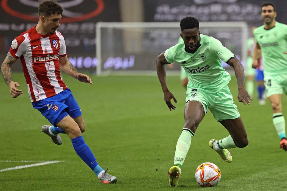 Iñaki Williams en un jugada del partido ante el Atletico de Madrid