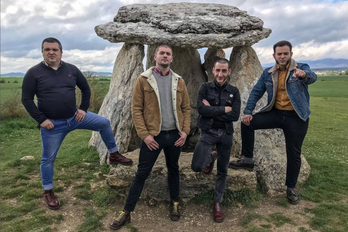 Memoria historikoa eta gai politikoak izaten dituzte beren kantuen hitzen oinarri Kaleko Urdangak taldekoek.