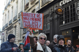 Certains manifestants pensent être trompés par les dirigeants de l'État français. 
