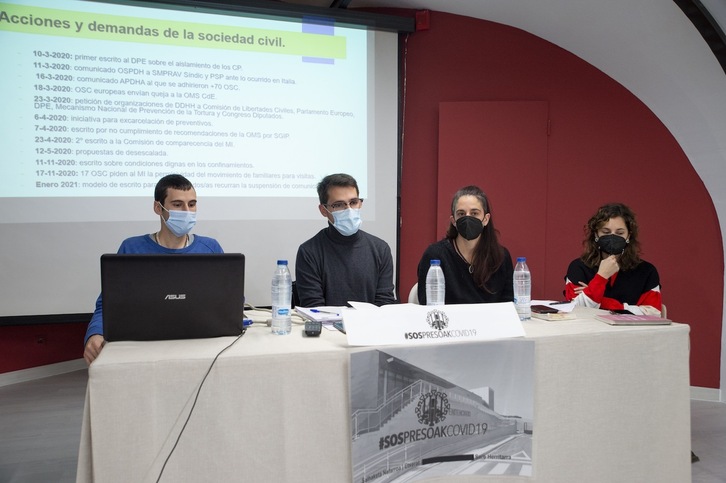 Jose Navarro, Francisco Miguel Fernandez, June San Millan eta Irati Jimenez moderatzailea, atzoko mahai-inguruan.