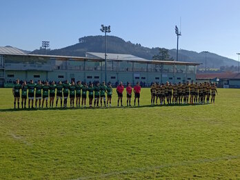 Gernika eta Recoeltas Burgoseko jokalariak, partida hasi aurretik. 