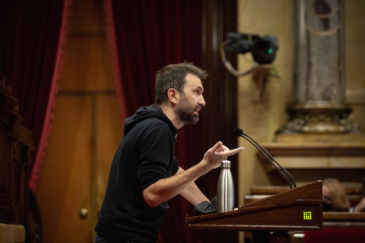 El diputado de la CUP Pau Juvillà, durante una sesión plenaria del Parlament de Catalunya.