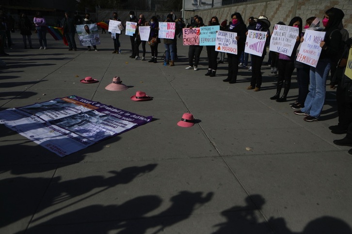 Concentración de repulsa al feminicidio de dos mujeres lesbianas en Ciudad Juárez, México.