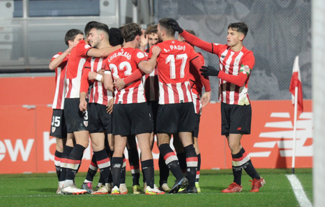 El Bilbao Athletic cierra la primera vuelta con un triunfo para soñar con la salvación (3-0)
