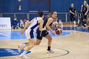 Laura Cornelius, giltzarri talde ohiari irabazteko.