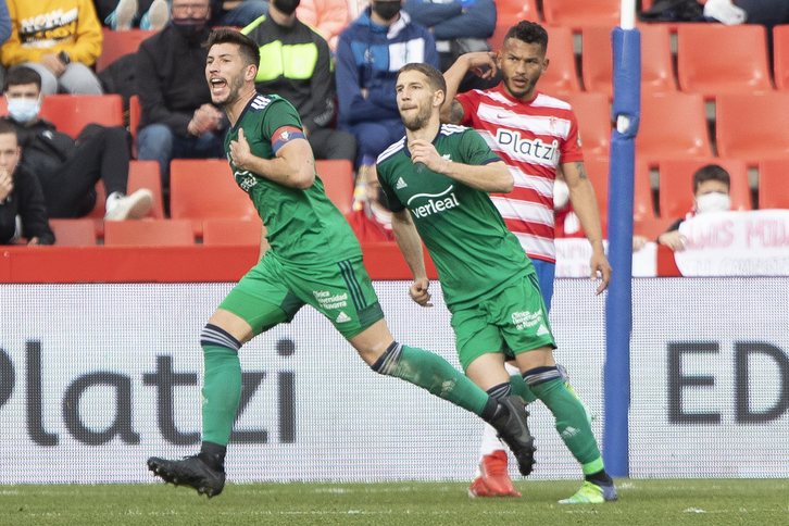David García celebra su gol en Granada, el cuarto de la temporada, convirtiéndose en el defensa más goleador de la máxima categoría.