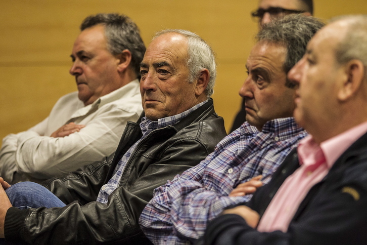 Cuatro de los encausados, durante una vista judicial en 2016 en Bilbo. 