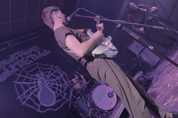 Arrasateko gaztetxeko ‘Kooltour ostegunak’ programaren barruan aurkeztu zuten azken lana Lukiek taldekoek.