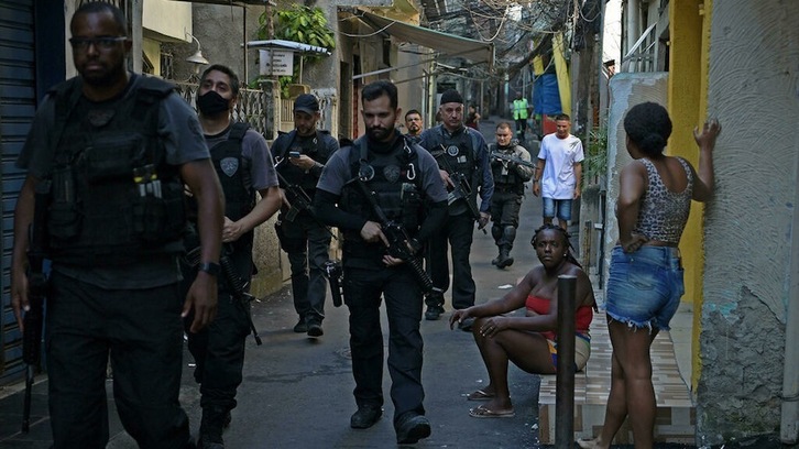 Agentes de la Policía en una operación antidrogas en la favela de Jacarezinho, en Río de Janeiro, el pasado 19 de enero.