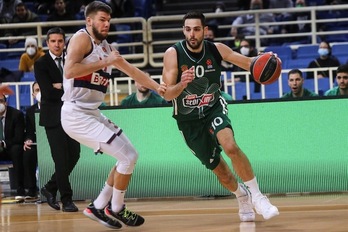 Papapetrou supera a Giedraitis en penetración.