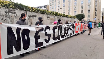 La cadena humana en defensa de urgencias en Santiago.