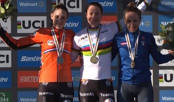 Marianne Vos, Lucinda Brand y Silvia Persico, en el podio de Fayetteville.