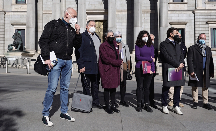 Reunión de víctimas de la Iglesia católica con diputados de Unidas Podemos el 31 de enero
