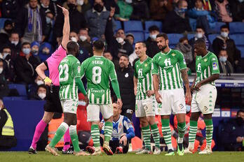Fekir, de espaldas en el último partido ante el Espanyol, Canales y Wllian José son tres de los referentes ofensivos del Betis.