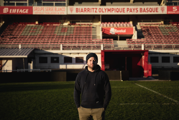 Jean-Baptiste Aldigé, presidente del Biarritz Olympique hasta ahora, en el césped de Aguilera. 