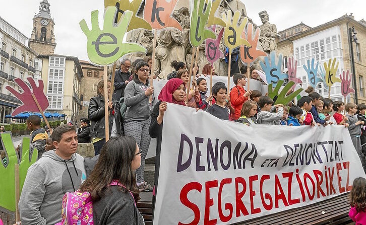 Segregazioaren kontrako aldarria Gasteizen 2018an Euskal Eskola Publikoaren alde egindako mobilizazioan.