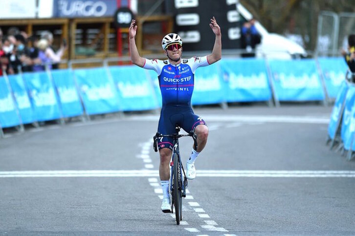 Remco Evenepoel ha dado al Quick Step su primera victoria de la temporada.