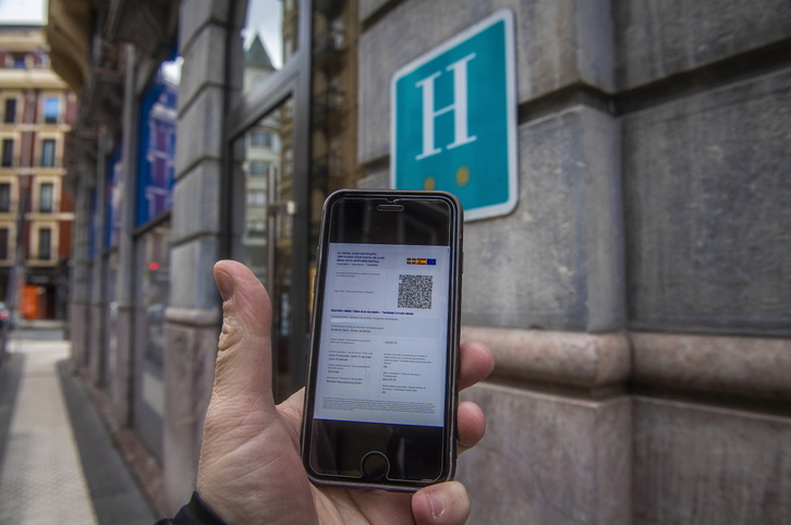 Covid pasaportearen eskakizuna bertan behera utziko du Lakuak ostiral honetan.