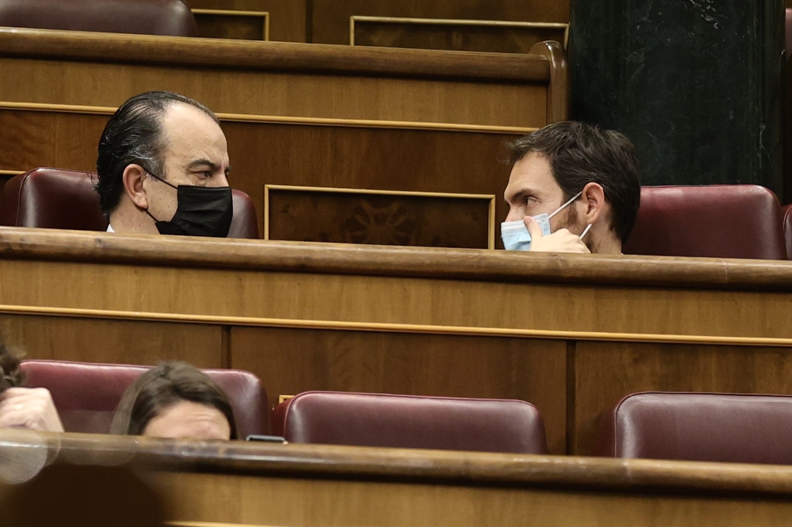 Adanero y Sayas, en sus escaños. (Eduardo PARRA/EUROPA PRESS)
