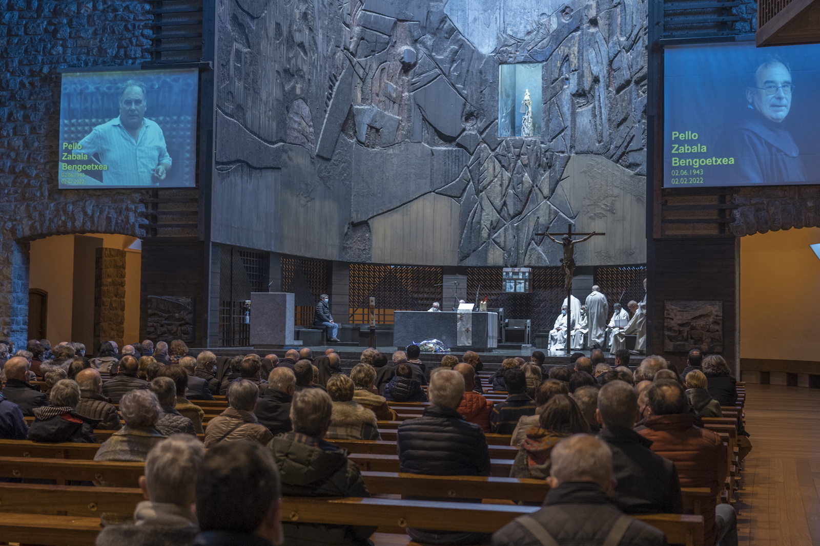 Arantzazun eman diote azken agurra Zabalari. (Andoni CANELLADA/FOKU)