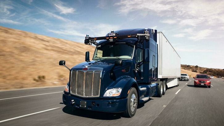 Un camión Aurora de conducción autónoma circulando en Texas.