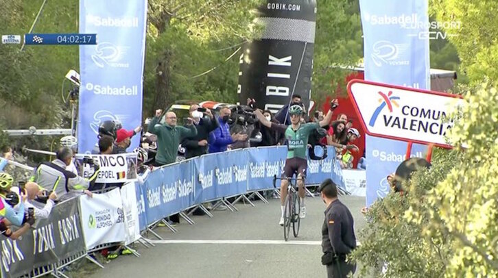 Aleksandr Vlasov ha sido el más fuerte en la exigente subida final.