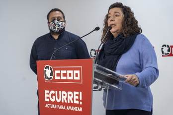 La secretaria general de CCOO Euskadi en una rueda de prensa ofrecida el martes.