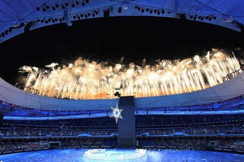 Beijingo estadio nazionalaren ikuspegi orokorra inaugurazioko momentu batean.