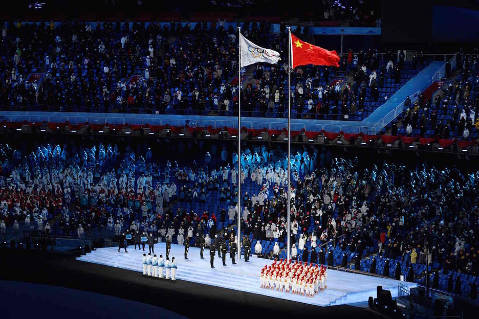 Banderen altxatzea momentu garrantzitsua izaten da eta oraingoan Txinako eta Olinpiar Jokoen banderak altxa dira.