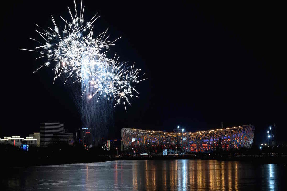 Su artifizialak estadio nazionalaren kanpoaldetik ere ikusi ahal izan dira.