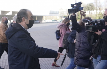 Carlos García Adanero, llegando al Navarra Arena para participar en el Consejo Político de UPN del sábado.