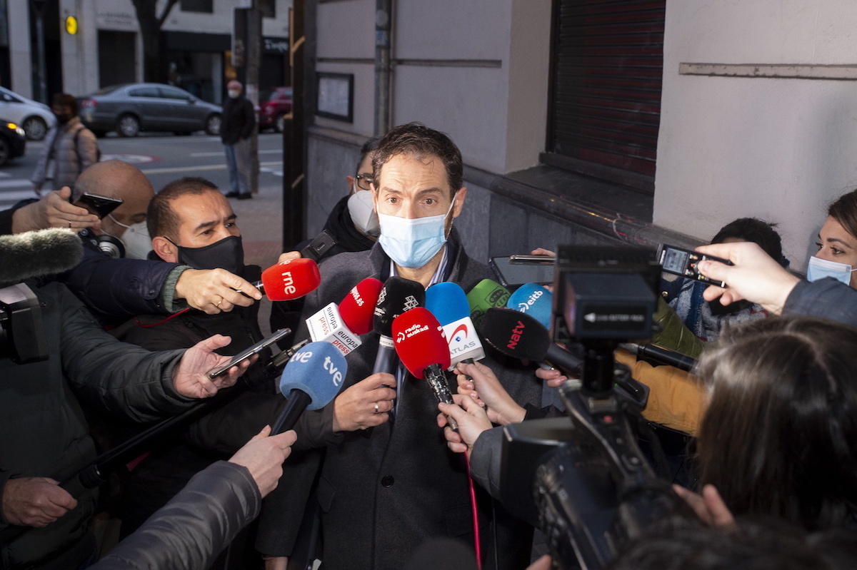 Sayas, cuando acudió a la sede de UPN en Iruñea para comparecer ante el Comité de Garantías y Disciplina. (Iñigo URIZ/FOKU)