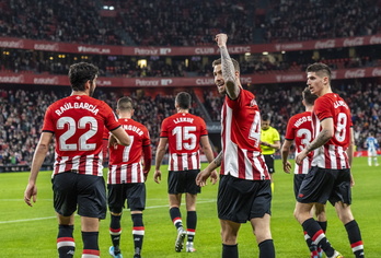 Iñigo Martínez celebra el gol anotado en el primer tiempo.