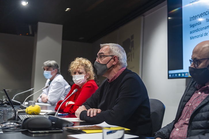 Fernández junto a Del Val en la rueda de prensa ofrecida en el Museo Bibat de Gasteiz.