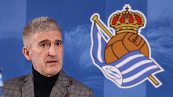 Roberto Olabe, en su comparecencia ante los medios de comunicación en Anoeta.