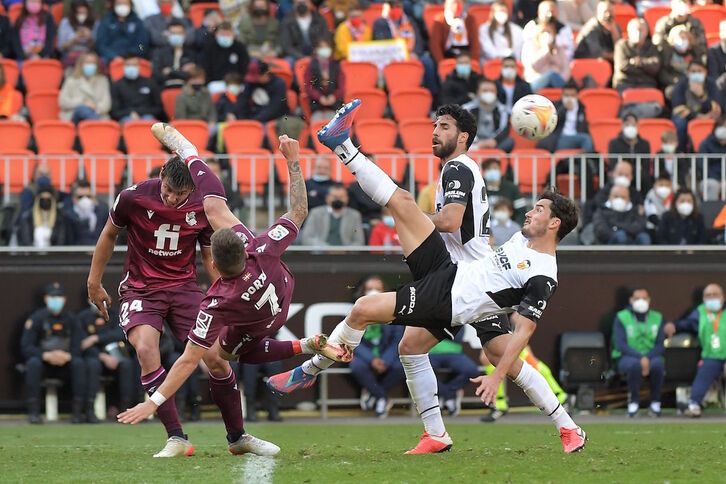 Hugo Guillamón se rompió la nariz en el partido de Liga ante la Real.
